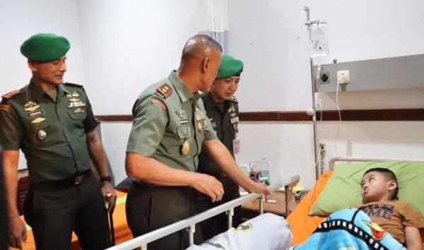 Pangdam III Siliwangi Kunjungi Keluarga Prajurit Yang Sakit di RS Guntur Garut