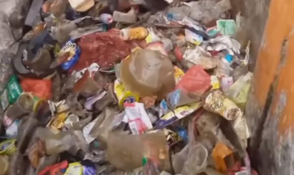 Sampah Menumpuk di Selokan Cipayung, Butuh Peran Pemerintah dan Kesadaran Masyarakat
