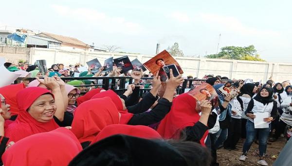 Ribuan Emak-emak di Bandung Dukung Gibran Jadi Cawapres Pasca Putusan MK