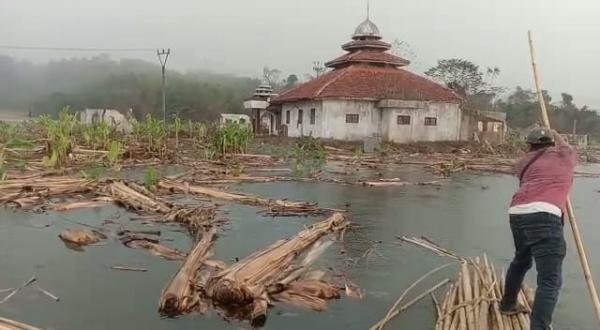 Potret Kampung Sinday Lebak yang Tenggelam akibat Waduk Karian