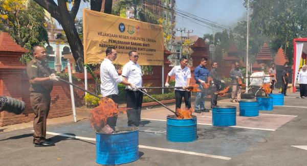 Barang Bukti Kejahatan dari 127 Kasus di Cirebon Dimusnahkan Kejaksaan