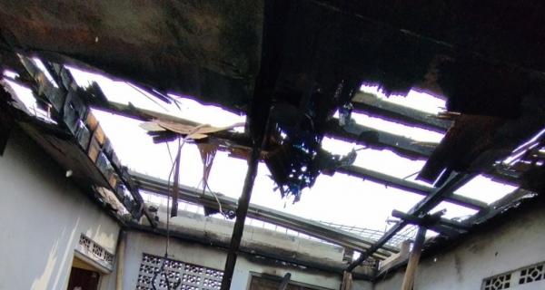 Kebakaran di Siang Bolong, Dalam Sekejap Rumah di Depok Ludes Dilahap Api