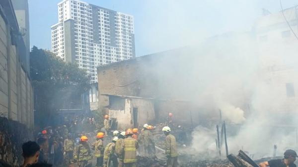 Gudang Limbah Sepatu dan 2 Rumah di Cibaduyut Terbakar, Api Padam Setelah 1,5 Jam