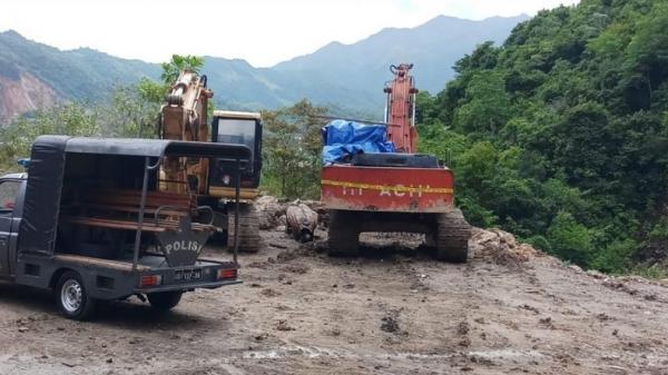 Operator Beko Tewas Tertimpa Runtuhan Batu Gunung di Aceh Besar