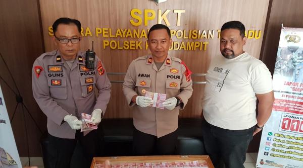 Curiga Bawa Peti Besar ke Villa di Sukabumi, Polisi Temukan Uang Palsu Senilai Rp105 Juta