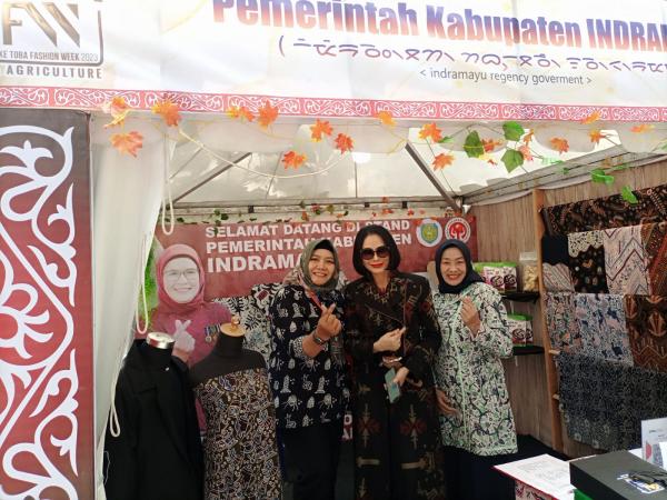 Batik Gedongan Indramayu Diminati Wisatawan di Toba Lake Fashion Week
