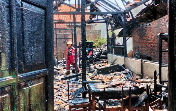 Ditinggal Ngojek, Rumah Warga Mororejo Ludes Terbakar