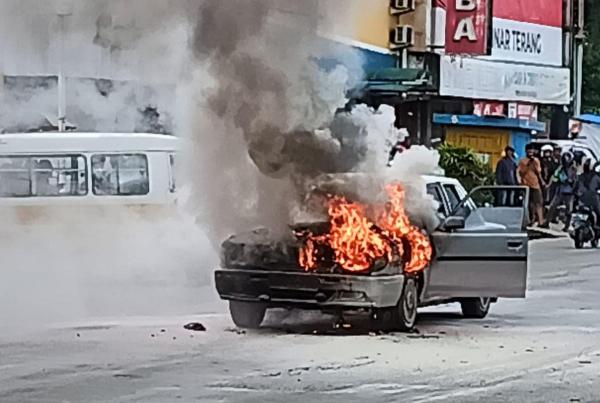Mobil Terbakar di Balikpapan, Beruntung Pengemudi Selamat