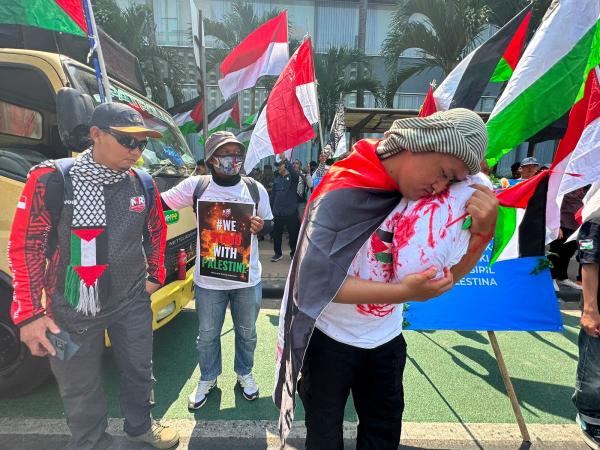 Ratusan Massa Membludak di Depan PBB Jakarta, Kecam Genosida Israel di Palestina
