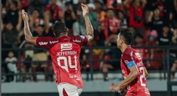 Liga 1: Bali United Libas Persebaya, Privat Mbarga Cetak Brace