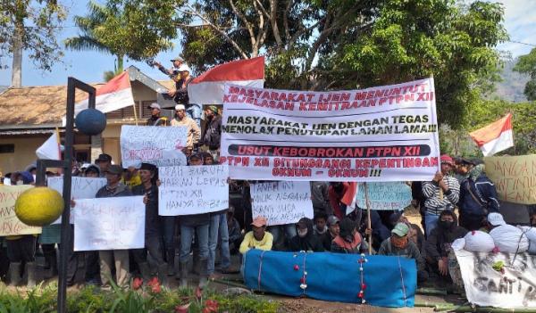 Ratusan Warga Ijen Demo PTPN 12,  Tuntut Lahan Pengganti Replanting