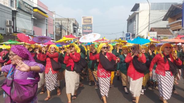 Lebih 10.000 Orang Meriahkan Helaran Budaya Festival Jampana 2023 di Tasikmalaya