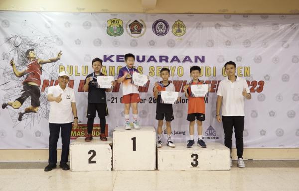 USM Beri Apresiasi Mahasiswa Atlet Bulu Tangkis Tunggal Putra Indonesia