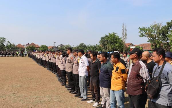 Polisi Cek Kesiapan Pasukan,  Pastikan Pilwu Serentak di Cirebon yang di Gelar Besok Aman