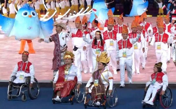 Kontingen Indonesia Kenakan Baju Adat saat Opening Ceremony Asian Para Games 2022