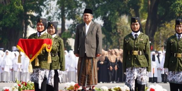 Ribuan Santri Ikuti Upacara Peringatan HSN di Kabupaten Garut