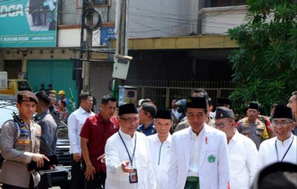 Presiden Jokowi Bertemu Kiai Sepuh di PCNU Surabaya, Pembahasan Masih Misterius