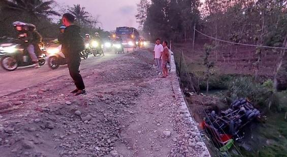 Kecelakaan Truk Rem Blong di Turunan Gambir Semarang-Jogja, Satu Korban Pemotor Wanita Tewas