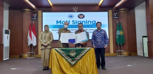 KJRI Johor Baru dan PW Muhammadiyah Jawa Timur Berikan Beasiswa bagi Anak Pekerja Migran di Malaysia