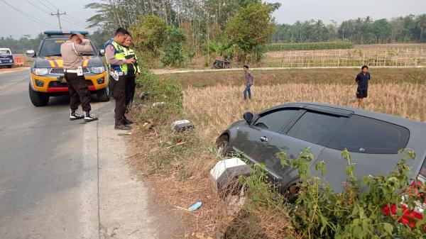 Mobil Misterius Tanpa Pemilik Terperosok ke Sawah di Purbalingga, Polisi: Diduga Kecelakaan Tunggal
