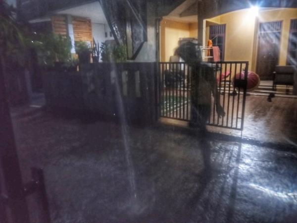 Wilayah Cinere Depok Diguyur Hujan Deras, Warga: Alhamdulillah