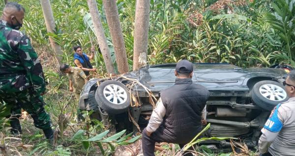 Mobil Avanza Terjun ke Jurang Sedalam 30 Meter di Jalan Raya Talegong-Cisewu Garut