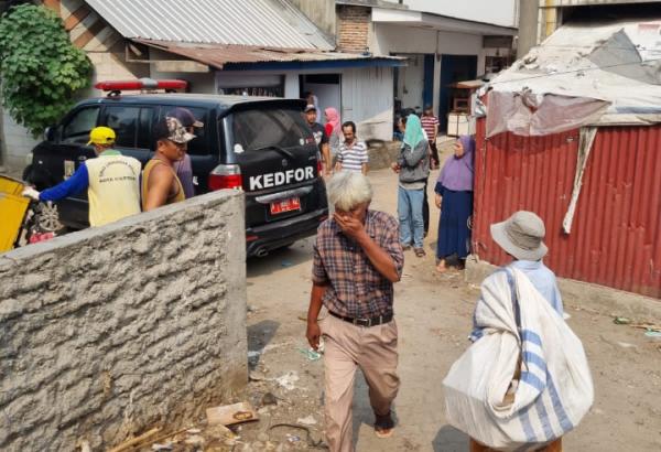 Warga Jombang Digegerkan Temuan Mayat di Tempat Sampah, Kanit Reskrim Polsek Cilegon Cek TKP