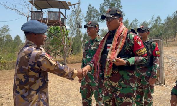 Begini Cara TNI Satgas Yonkav 6 Naga Karimata Pererat Persahabatan di Tapal Batas