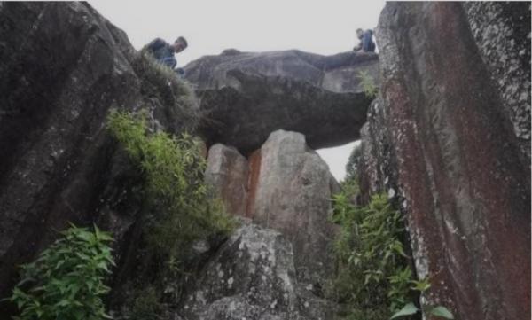 Keindahan Tebing Batu Patapaan Garut, Suguhkan Panorama Alam yang Masih Natural
