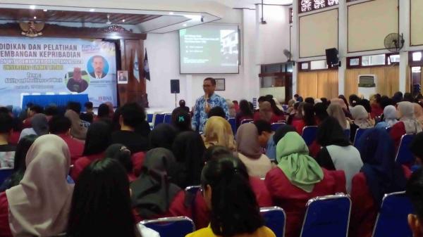 Rektor UNISRI Surakarta Dorong Calon Wisudawan Selalu Miliki Karakter Gigih dan Unggul