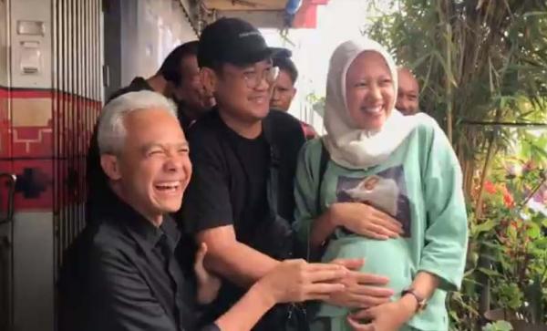 Ibu Hamil di Bandar Lampung Datangi Ganjar Pranowo saat Ngopi Minta Perutnya Diusap  