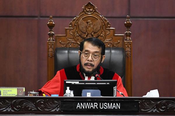 Anwar Usman Terancam Diberhentikan tidak Hormat karena Langgar Kode Etik