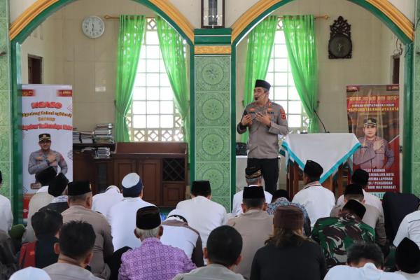 Salat Jumat Keliling Dan Berbagi Polres Tasikmalaya Kota Di Masjid Jami