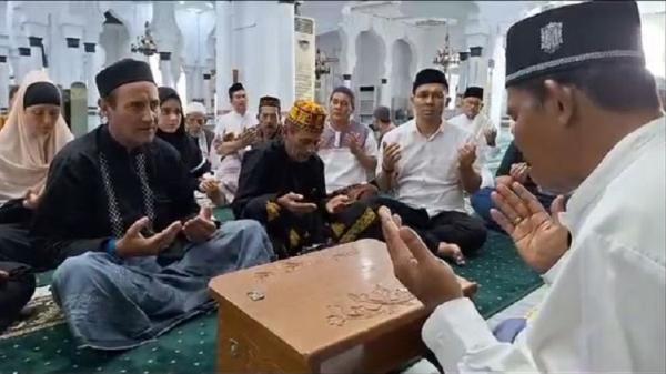 4 Turis asal Prancis Masuk Islam di Banda Aceh, Ucapkan Dua Kalimat Syahadat di Masjid Raya