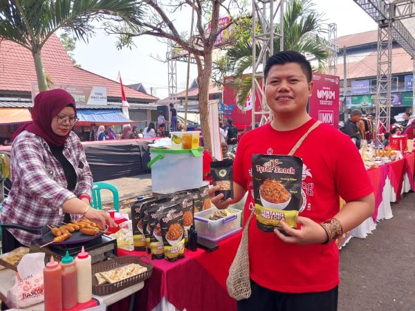 Momen Hari Sumpah Pemuda, Ratusan UMKM Cianjur Ramaikan Pasar Induk Cianjur