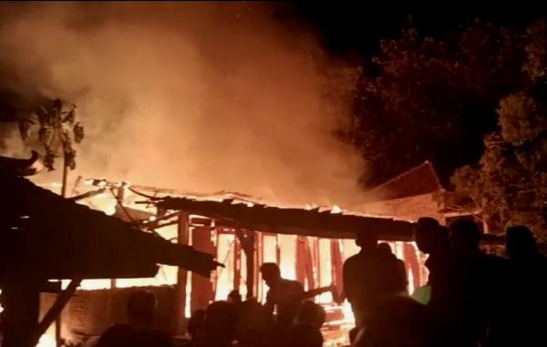 Gegara Api Bediang di Kandang Sapi, Rumah Seorang Warga di Wirosari Ludes Terbakar