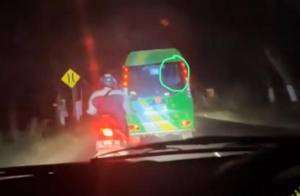 Viral, Penampakan Hantu di Mobil Travel Bikin Heboh Warga Ponorogo