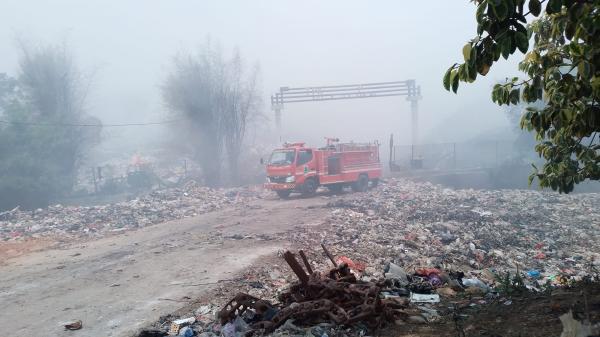 Soal Kebakaran TPA Jalupang, DLH Sebut Pemadaman Butuh Waktu Seminggu