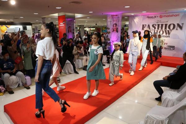 Fashion Show Competition HUT ke-2 iNewsSurabaya.id Berlangsung Meriah