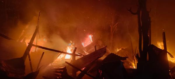 Breaking News, Kebakaran di Pangkabinanga, Sementara 2 Unit Rumah Hangus Terbakar