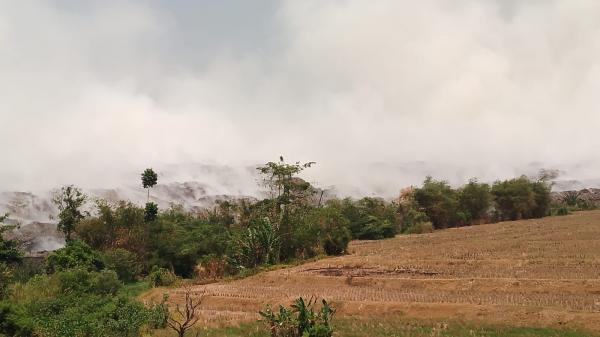 Kebakaran TPA Jalupang Bahayakan Kesehatan Masyarakat 4 Desa di Kotabaru