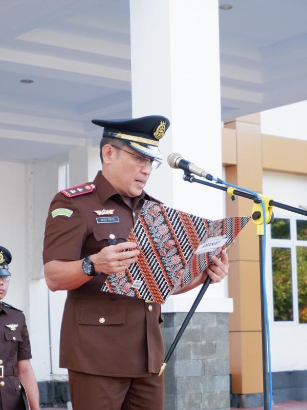 Kejari Pasangkayu Laksanakan Upacara Bendera Peringatan Hari Sumpah Pemuda ke 95