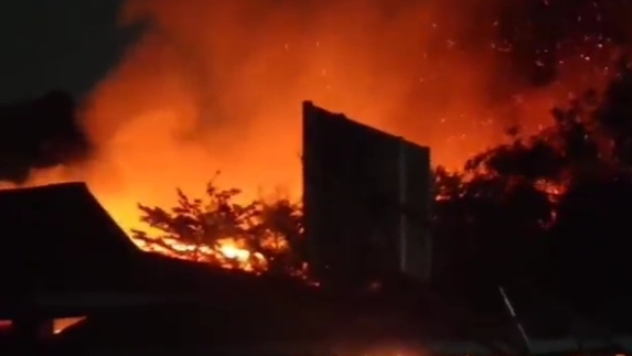 Gedung SMP 8 Makassar Hangus Terbakar, Diduga Akibat Korsleting Listrik