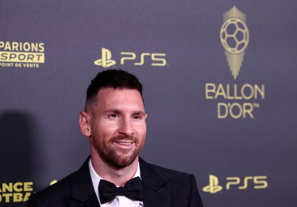 Lionel Messi Raih Trofi Ballon d'Or 2023, Resmi Sabet Bola Emas Ke-8!
