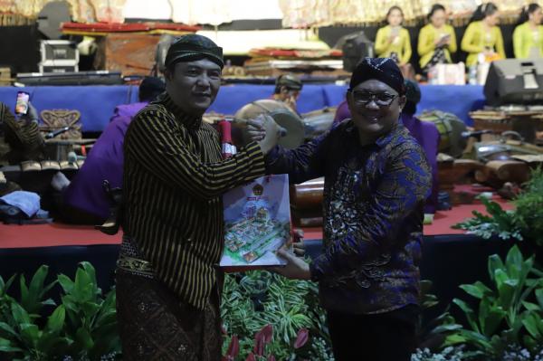 Perkenalkan Budaya, Untag Surabaya Gelar Wayangan di Peringatan Hari Sumpah Pemuda ke-95
