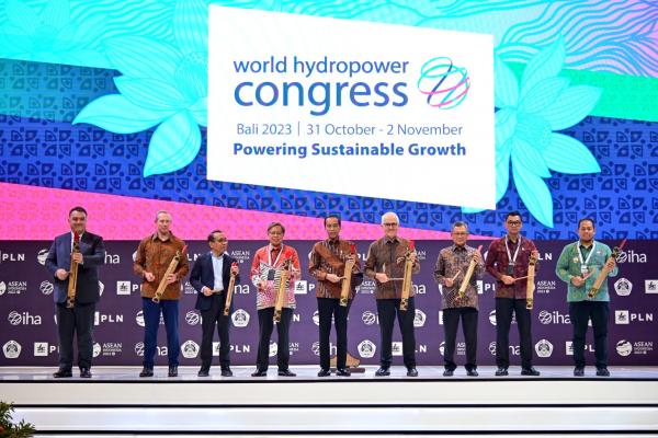 Jokowi Sebut Ada Sejumlah Tantangan Soal Komitmen Percepat Transisi Energi
