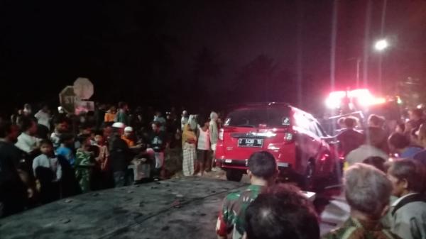 Kecelakaan Mobil Tertabrak Kereta Api di Banjar Jadi Tontonan Warga