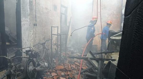 Kebakaran Landa Rumah di Rangkasbitung, Sejumlah Sepeda Motor Ludes Terbakar