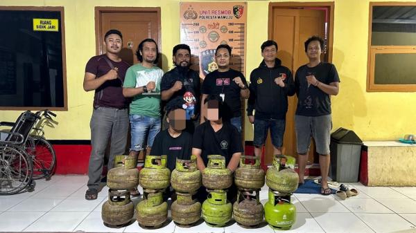 Dua Remaja di Mamuju Ketahuan CCTV Curi 12 Tabung Gas Melon