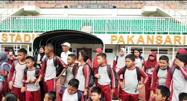Ratusan Siswa SD di Kabupaten Bogor Tour Melihat dari Dekat Kemegahan Stadion Pakansari